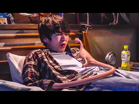 Видео: Пришелец захватил руку парня и первым делом отправился лапать женщин (Паразит: фильм ПЕРВЫЙ)