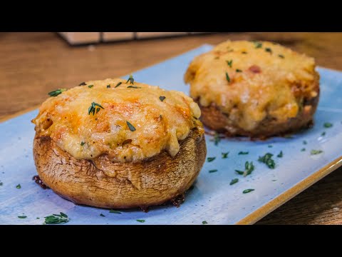 Видео: Грибы фаршированные с беконом и сыром - Грибы запеченные - Простой и быстрый рецепт