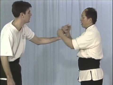 Видео: Выверты руки с дожимом кисти (с ч31 по ч39) Tai-Chi Ch'uan armlock уроки #тай_чи #Болевые приемы