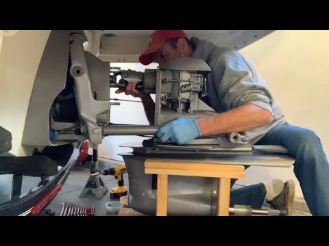 Видео: Как снять и осмотреть гребной винт Volvo Penta Duo, DPS, SX или кормовой привод с передним приводом