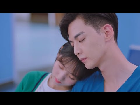 Видео: Золушка ждала, пока красавец-доктор закончит работу, и случайно уснула. Красавец-доктор был так