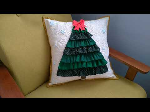 Видео: Как сшить новогоднюю декоративную подушку с елкой.