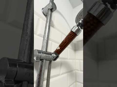 Видео: 💧Така вода в Польщі! 😅 Хто теж здивувався після душу? Польська “жорстка вода” у всій красі! 🇵🇱🚿