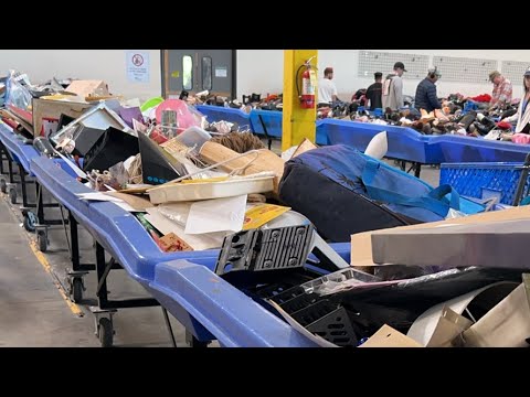Видео: СВАЛКА В США😃Секонд Хенд на Вес Ищу Клад #OlyaSineevaUSA #goodwilloutlet