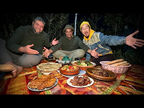 Видео: Завтрак Рамадана с охотниками - особенный ифтар в Марокко!!