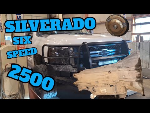 Видео: Снятие коробки передач Chevy Silverado 2500 2011 года выпуска (6L90)