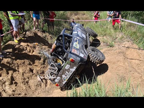 Видео: Нива vs ИЖ-2715  OFF-ROAD по неровной дороге