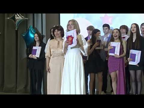Видео: Церемония выдачи аттестатов 9Е