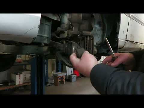 Видео: Замена передних колодок Hyundai Accent и другие автомобили.