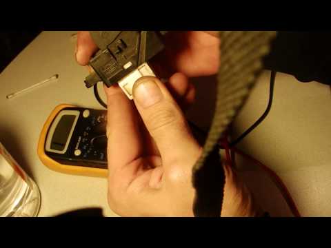 Видео: Ремонт кнопки стекло-подъемника  Ниссан Альмера N16