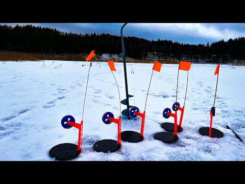 Видео: Рыбалка на жерлицы (1 серия). Устал бегать за ними 😮.  🚩 клевало лучше чем по первому льду!!