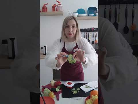 Видео: Обзор тёрки Мандолина юниор