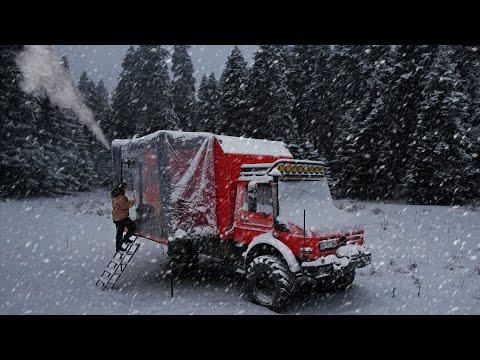 Видео: ЛАГЕРЬ-КАРАВАН С ПЕЧЬЮ В СИЛЬНОМ СНЕГУ