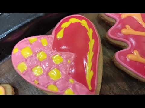 Видео: РАСПИСЫВАЕМ ИМБИРНО - МЕДОВЫЕ ПРЯНИКИ. #рисункинапряниках #красивыепряники #вкуснаявыпечка #рецепт 