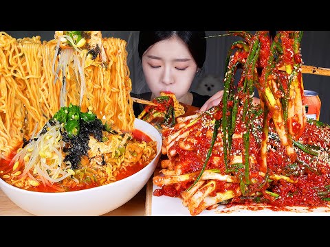 Видео: ASMR MUKBANG | Пряный рамен и домашнее кимчи с зеленым луком 🔥(feat. Vietnam Vlog)