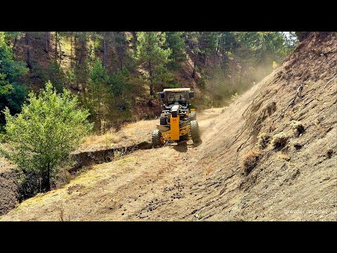 Видео: Как грейдер Deere 670 проложил дорогу через газон с нуля #johndeere #грейдер
