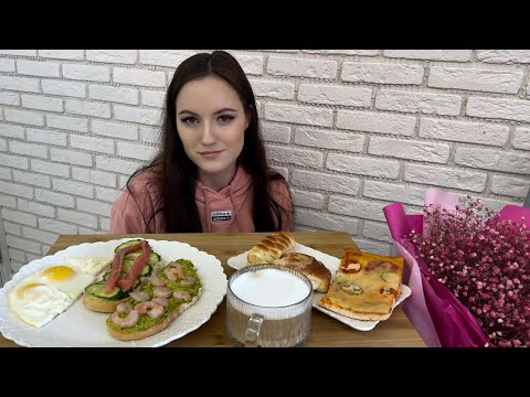 Видео: МУКБАНГ ЗАВТРАК ЯИЧНИЦА КОФЕ БРУСКЕТТА С КРЕВЕТКАМИ ЛОСОСЕМ ПИЦЦА СОСИСКА В ТЕСТЕ БУЛОЧКА С САХАРОМ