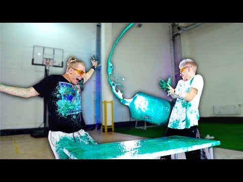 Видео: НЕ ОБЛЕЙСЯ ЗЕЛЕНКОЙ , чтобы ВЫЖИТЬ | bottleflipchallenge краской