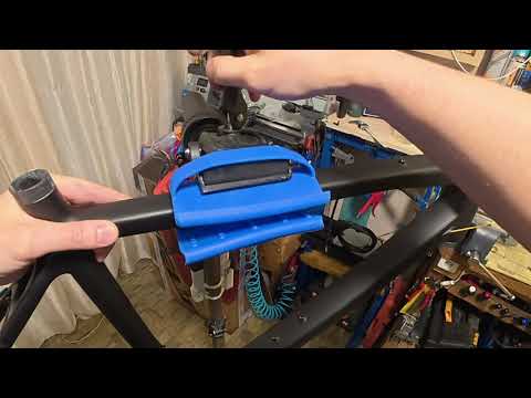 Видео: сборка китайкарбона - установка вилки