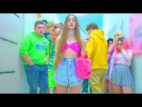 Видео: ДАЯНА реши да ПРИВЛЕЧЕ ВНИМАНИЕТО на непознати 😱 Ученичка в беда?