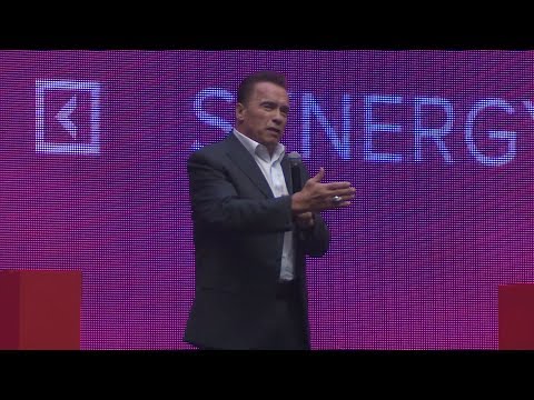 Видео: Synergy Global Forum. Какой рост у Арнольда Шварценеггера?