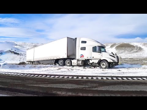 Видео: Гололед. Кюветы -  Грузовики в США