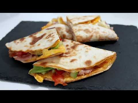 Видео: Tortilla Omelette Wrap Easy 🌯 / Омлет с тортила