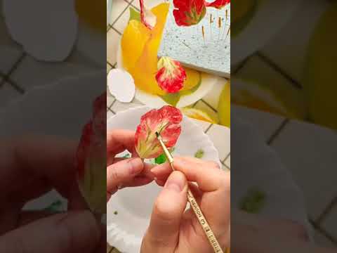 Видео: Цвток из вафельной бумаги. Тюльпан. Часть 2.