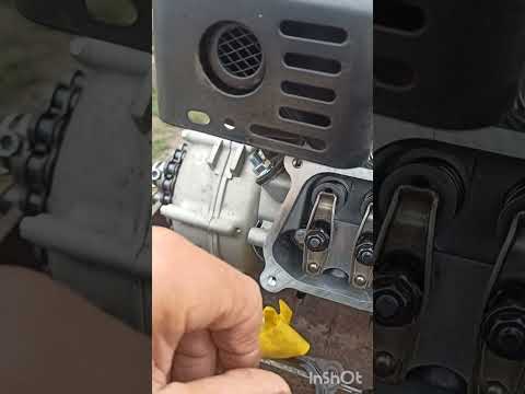 Видео: Регулировка клапанов на одноцилиндровом двигателе.