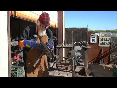 Видео: Потерять пальцы, меняя подшипники задней ступицы Suzuki Samurai — это глупо!