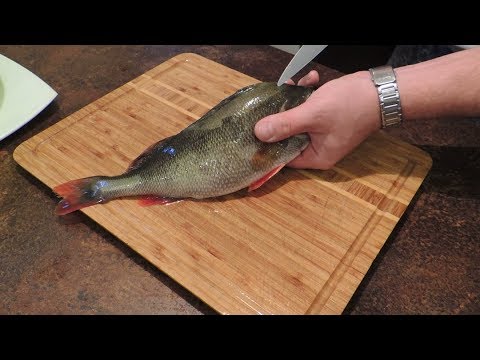 Видео: Как быстро почистить окуня?