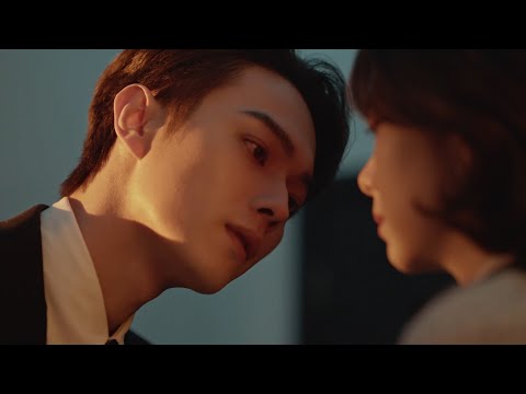 Видео: Золушка признается, что она девушка генерального директора, и он прижимает ее к стене и целует!🍑