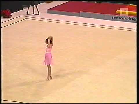 Видео: Художественная гимнастика как искусство: выступает олимпийская чемпионка Сидней-2000 Юлия Барсукова!
