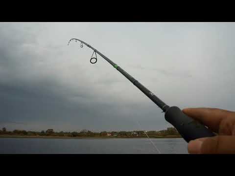 Видео: Связка эл.мотора WATERSNAKE FWT30TH + АКБ 55А\Ч (Gel)на рыбалке на малом пруду