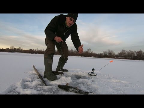 Видео: Первый лёд 2023. Рыбалка на карьере. Щука/окунь/коптер