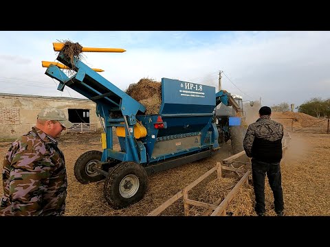 Видео: Первая загрузка сена в кормушки! Посмотрим что получится!