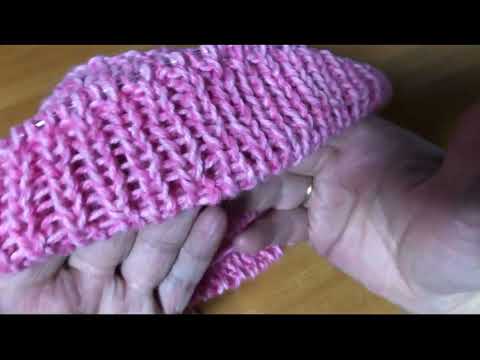 Видео: Мастер-класс как связать фиксированный отворот на шапке резинка 1Х1 спицами