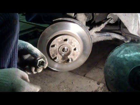 Видео: HONDA CRV Замена подшипника ступици и задней стойки