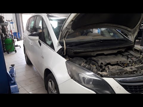 Видео: Оpel Zafira 3 поколения 2.0 CDTI замена топливного фильтра.