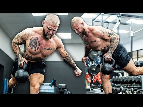 Видео: Обязательные упражнения для разминки бедер с гирей