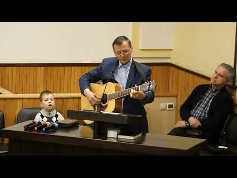 Видео: Господи, Тебя хочу я славить!🙏 Петр Костюченко. Сольное пение под гитару.