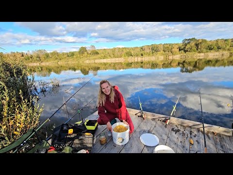 Видео: НАЕДИНЕ с ЖЕНОЙ на рыбалке с ночёвкой! Мороз и первый лёд встретил нас с утра
