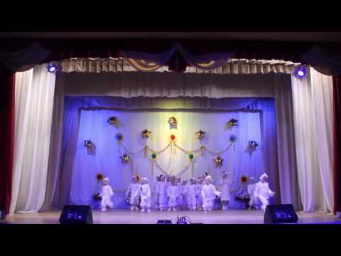 Видео: "Месяц над водой отражается" Родник