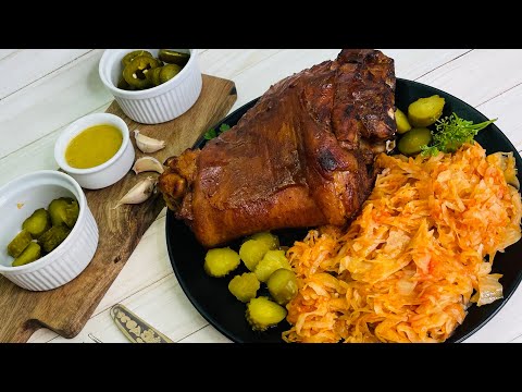 Видео: Рулька запечённая с тушенной капустой!!