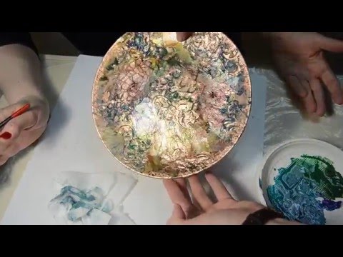 Видео: Декупаж. Тарелка. Поталь и трафареты. Создаем фактуру.