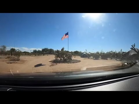 Видео: Помогаем бездомным, но не ездим по велосипедной дорожке / 100-акровый лес