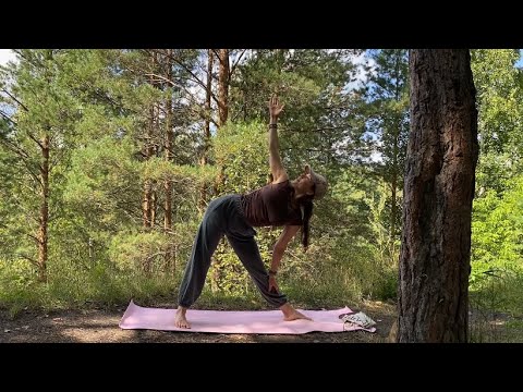 Видео: 25 минут йоги: энергия, сила, дыхание
