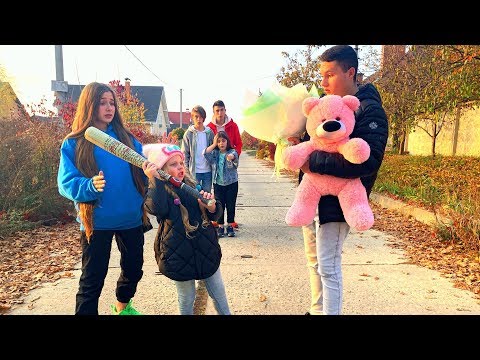 Видео: МЛАДШАЯ СЕСТРА ИСПОРТИЛА СВИДАНИЕ ДИАНЫ!!!