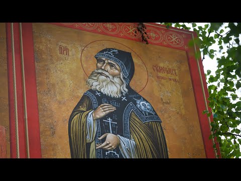 Видео: Старцы в монастыре и в миру