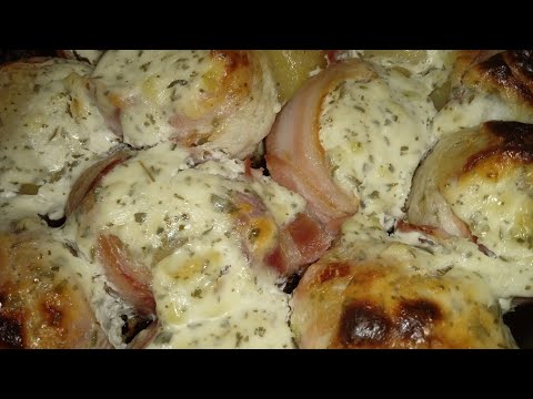 Видео: Вкусный и простой ужин. Картофель в беконе запеченый в сметане!! Рецепт простого ужина!